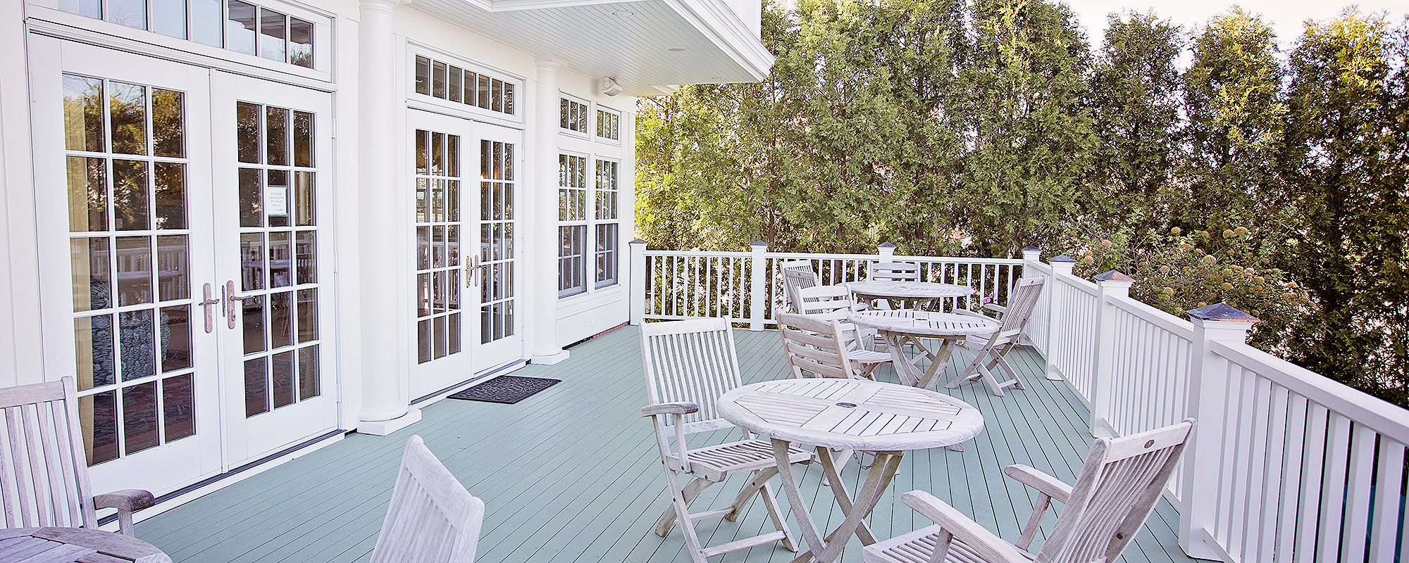 innstoningtonpatio Inn at Stonington